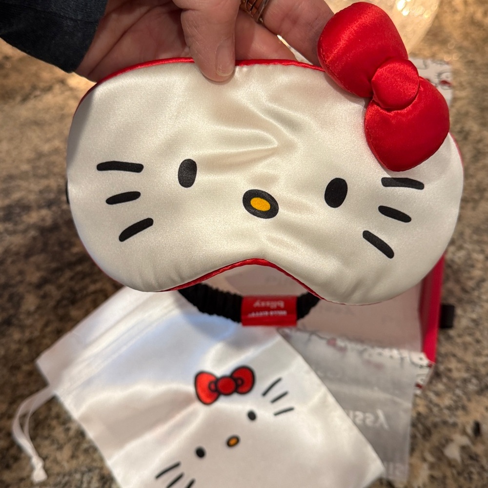 Blissy Hello Kitty Sleep Mask with Red Bow - Picture 7 of 11